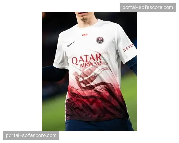 王嘉尔品牌TEAMWANG与巴黎圣日耳曼联名，球员全员上身新球衣