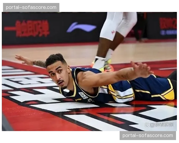 观点:过度复杂的防守指令?有声音认为混合体系增加了年轻球员的沟通负担 观点:过度复杂的防守指令?有声音认为混合体系增加了年轻球员的沟通负担