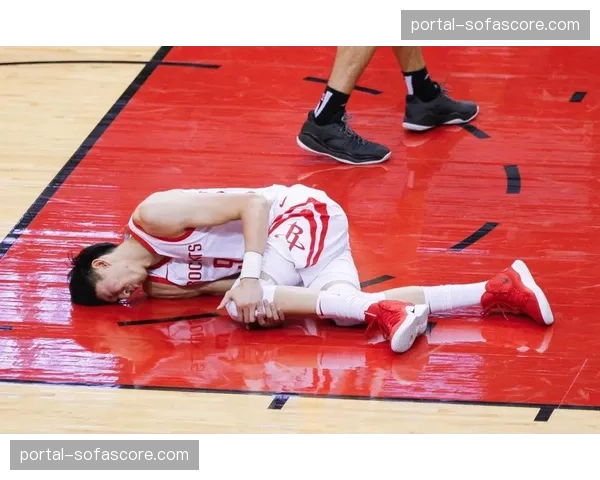 胡金秋因脚踝扭伤大概率缺席常规赛最后两轮